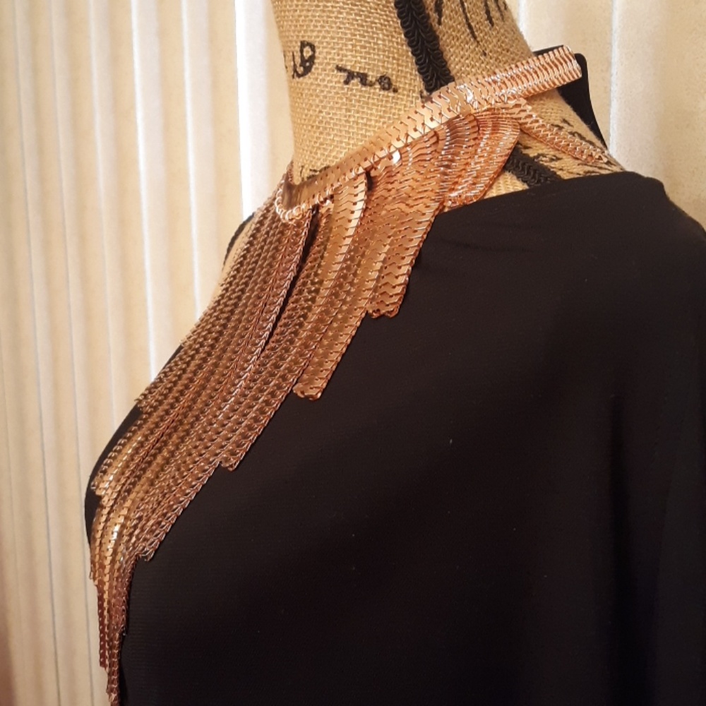 (NWT) ROSE GOLD MEDUSA NECKLACE SET - Picture 2 of 3